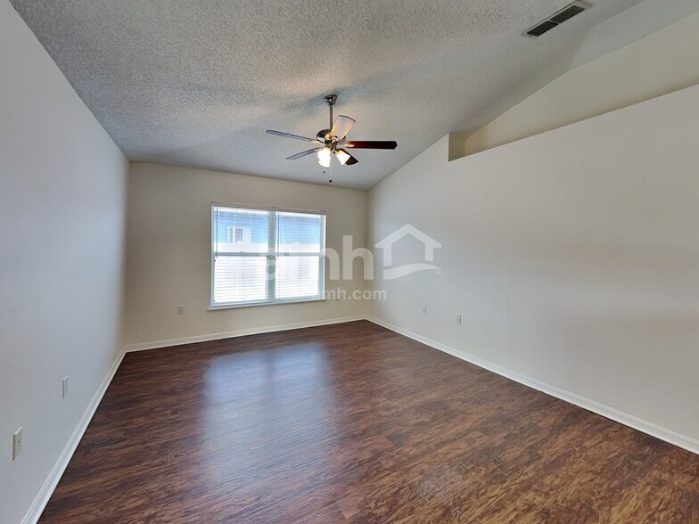 Building Photo - 7378 High Bluff Rd N