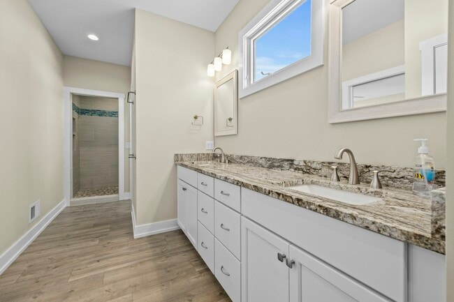 Building Photo - 37 Briarcrest Dr