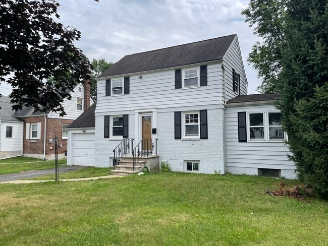 Building Photo - 218 Ridge St