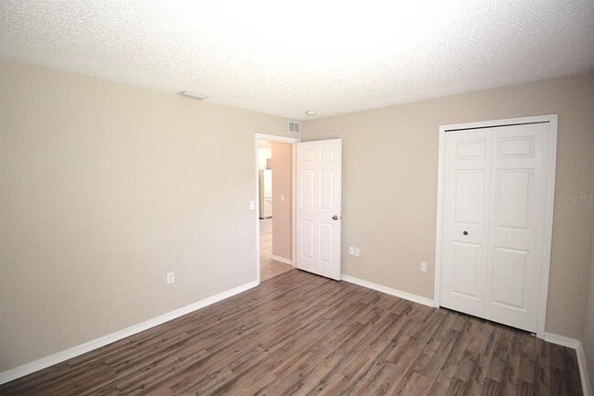 Building Photo - 32 Ryding Ln