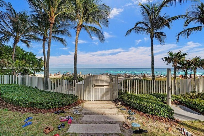 Building Photo - 15701 Collins Ave