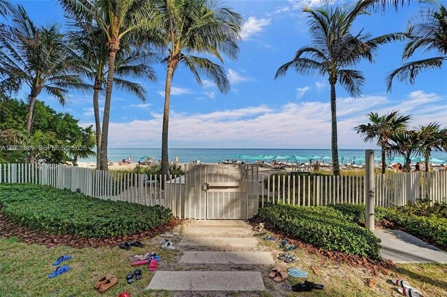 Building Photo - 15701 Collins Ave
