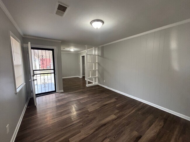 Building Photo - 2370 Hillside Ave