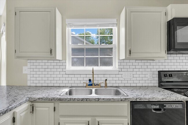 Building Photo - 405 Ridge Rd