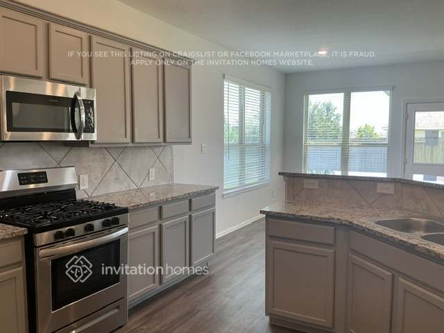Building Photo - 753 Ridgewood Lk Dr