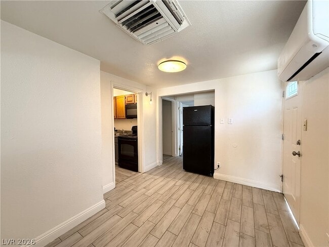 Building Photo - 405 S 15th St