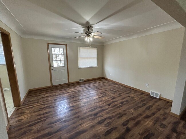 Building Photo - Brick Ranch for Rent in Highland  HTS close to the freeway