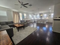 Building Photo - Gorgeous Stand Alone Town Home / Rolling Hills Golf Club is your Back Yard