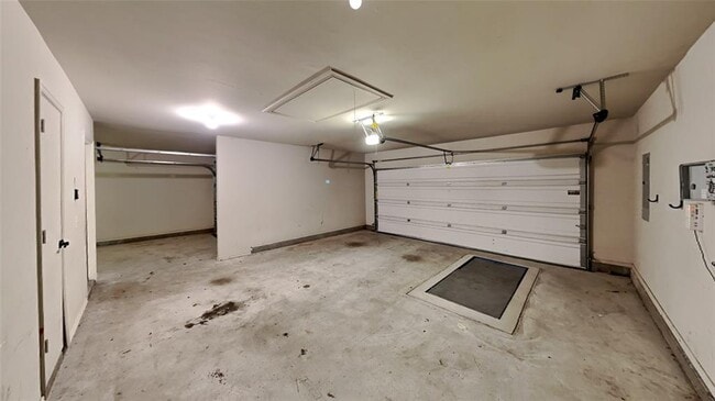 Building Photo - 5720 St James Pl
