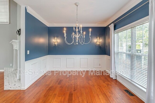 Building Photo - 701 Brent Glen Pl