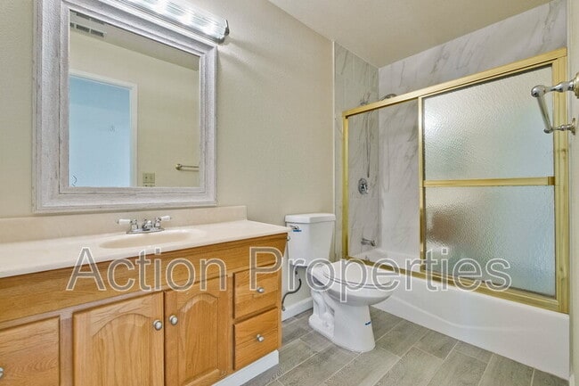 Building Photo - 1999 Garden Bing Cir