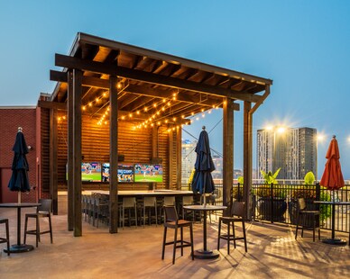 Building Photo - 600 12th Ave S