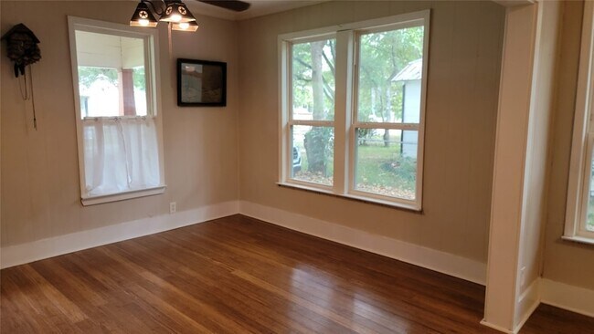 Building Photo - 9835 Willow Creek Commerce Dr