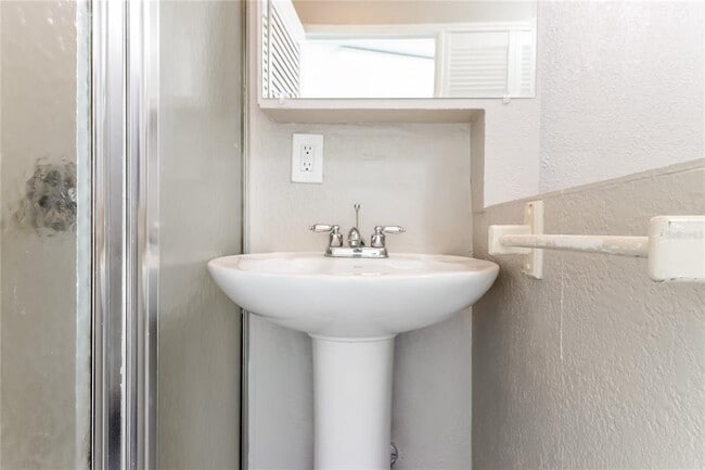 Building Photo - 4097 Porpoise Dr SE