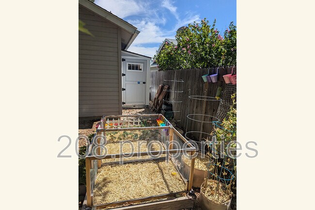 Building Photo - 5903 S Snowdrop Pl