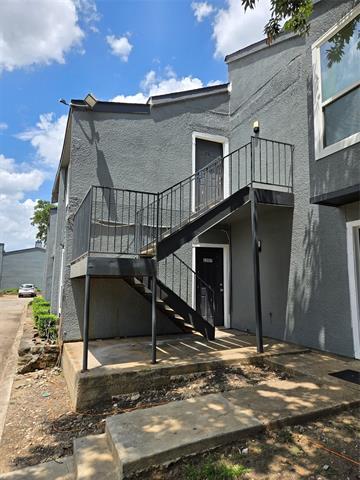 Building Photo - 9696 Walnut St