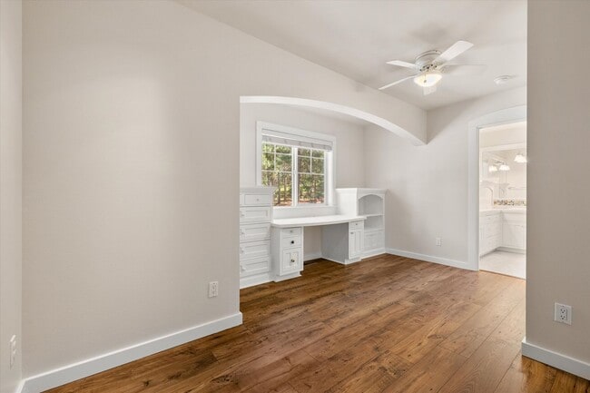 Building Photo - Large home in Awbrey Butte