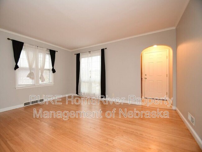 Building Photo - 2108 S 46th St