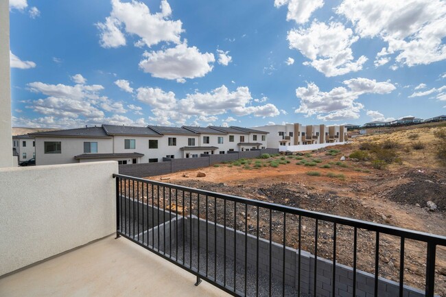 Building Photo - Cornerstone Beauty! HUGE Private yard.