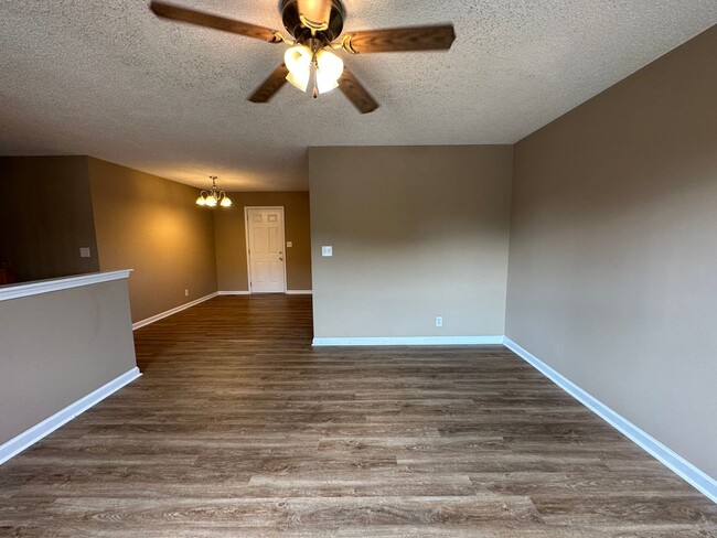 Building Photo - Pet Friendly Home For Rent Near Post!