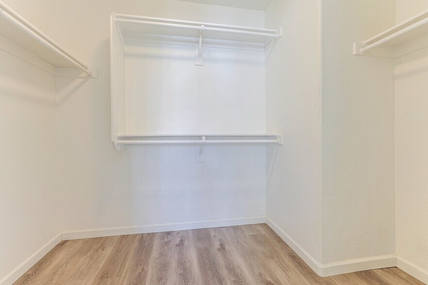 Building Photo - 3719 E Inverness Ave