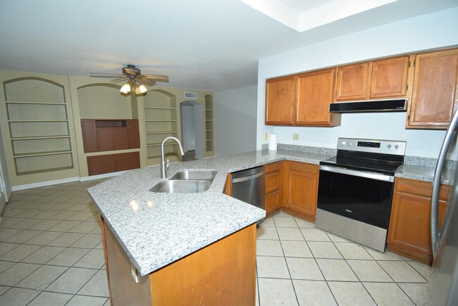 Building Photo - 2250 W Rockwell Dr
