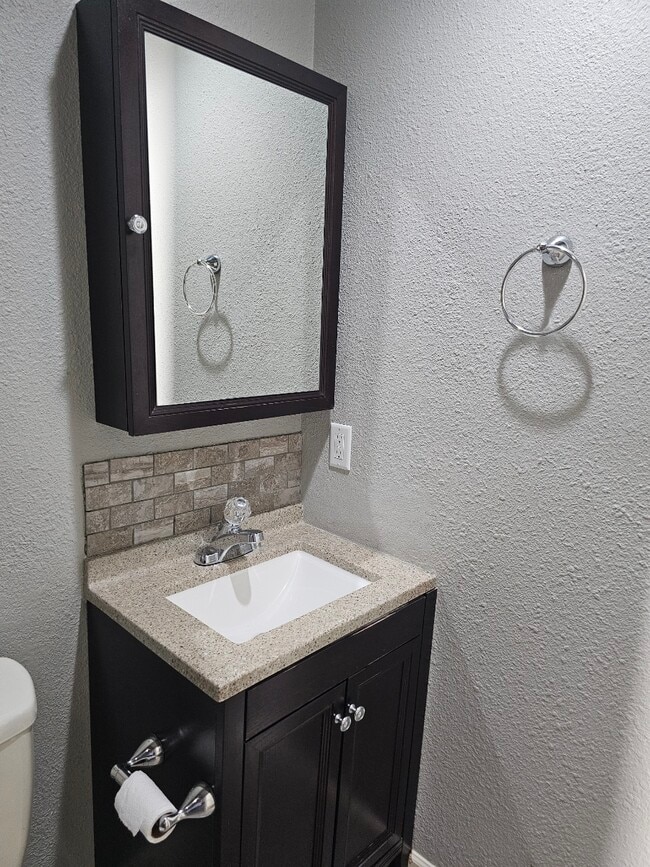 Building Photo - 1909 Brunson Ave