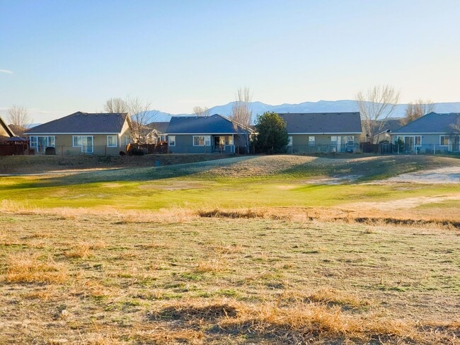 Building Photo - Gorgeous executive style home available fo...