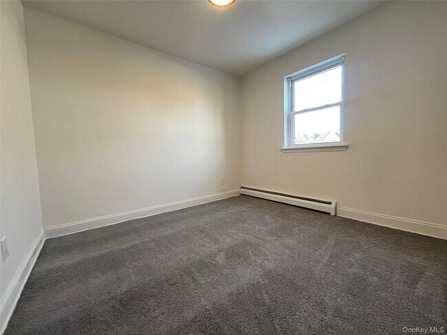 Building Photo - 75-50 Furmanville Ave