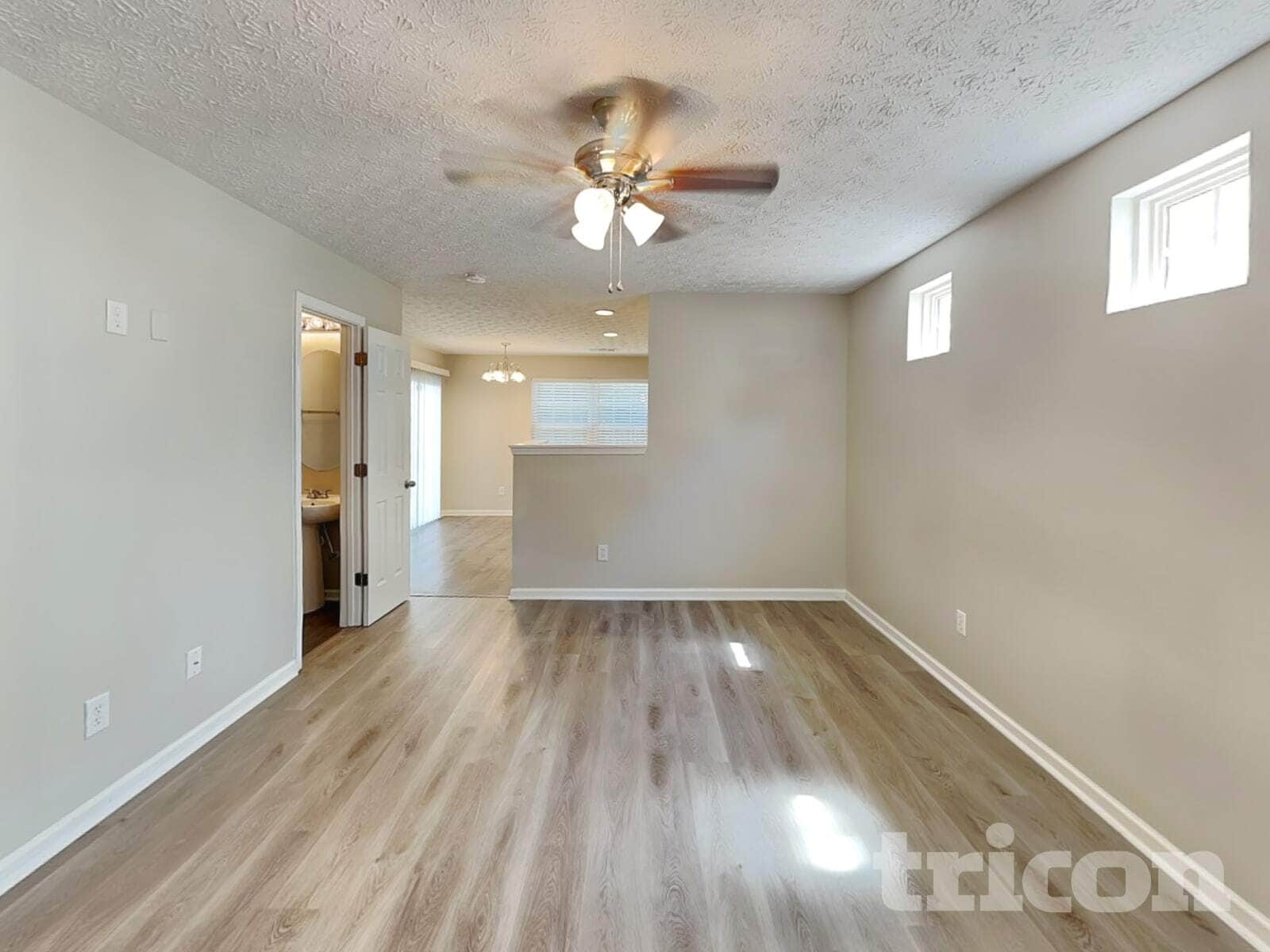 Building Photo - 220 Oak Grove Way