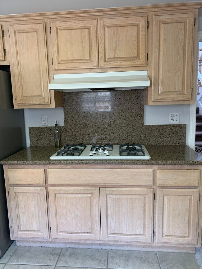 Building Photo - 2224 Ruhland Ave