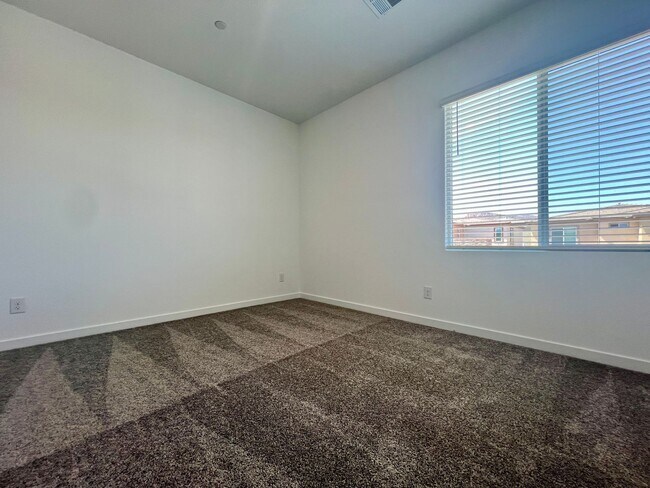 Building Photo - Stunning Newly Built 4-Bedroom, 3-Bathroom Home in Henderson