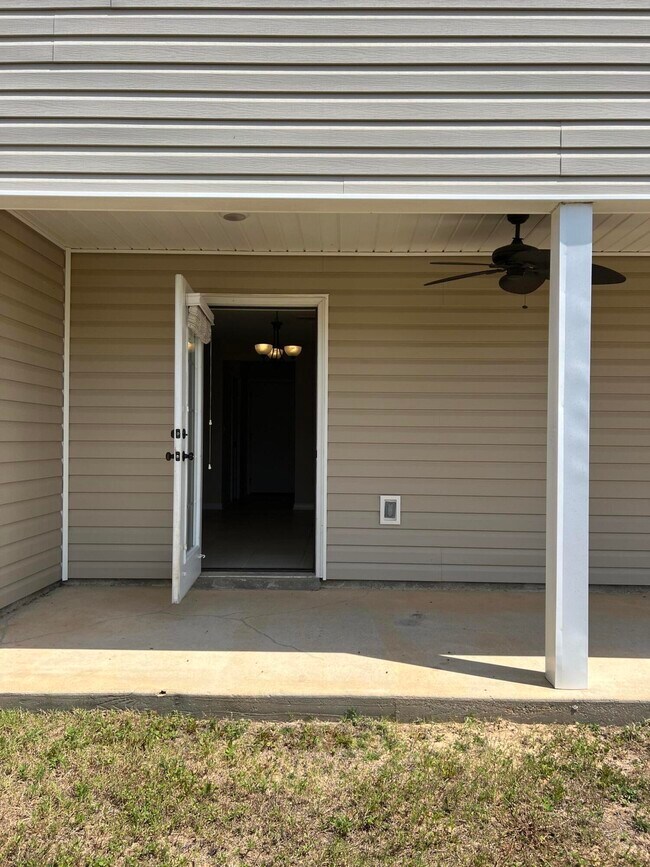 Building Photo - 489 Eisenhower Dr