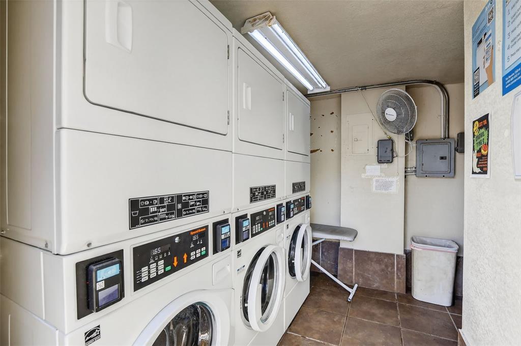 Building Photo - 1405 Miami Rd