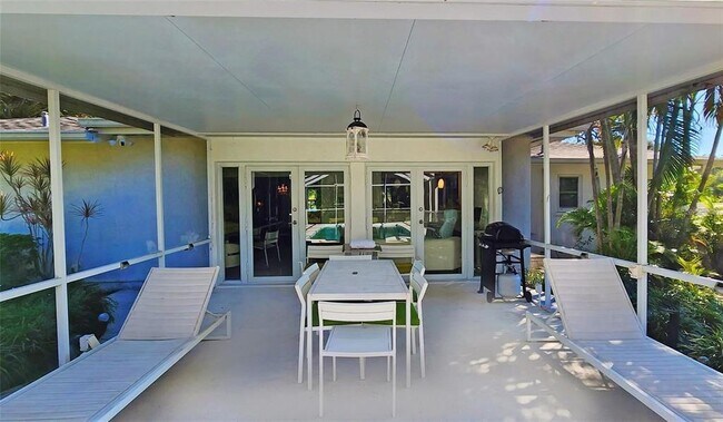 Building Photo - 329 Bernard Ave