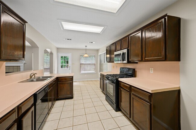 Building Photo - 1631 Stonehaven Village Cir