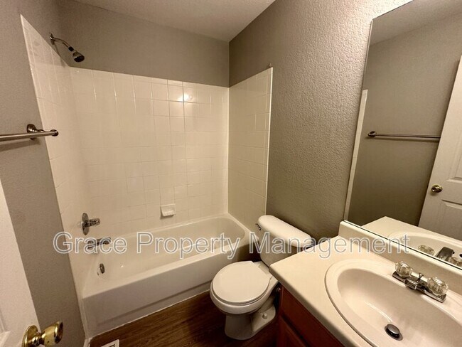 Building Photo - 1214 S Zeno Way