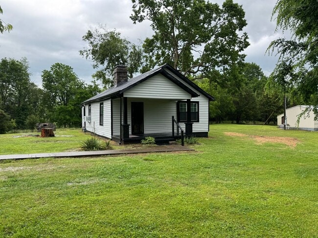 Primary Photo - For Lease - 2 Bed, 1 Bath, 960 sq ft Home ...