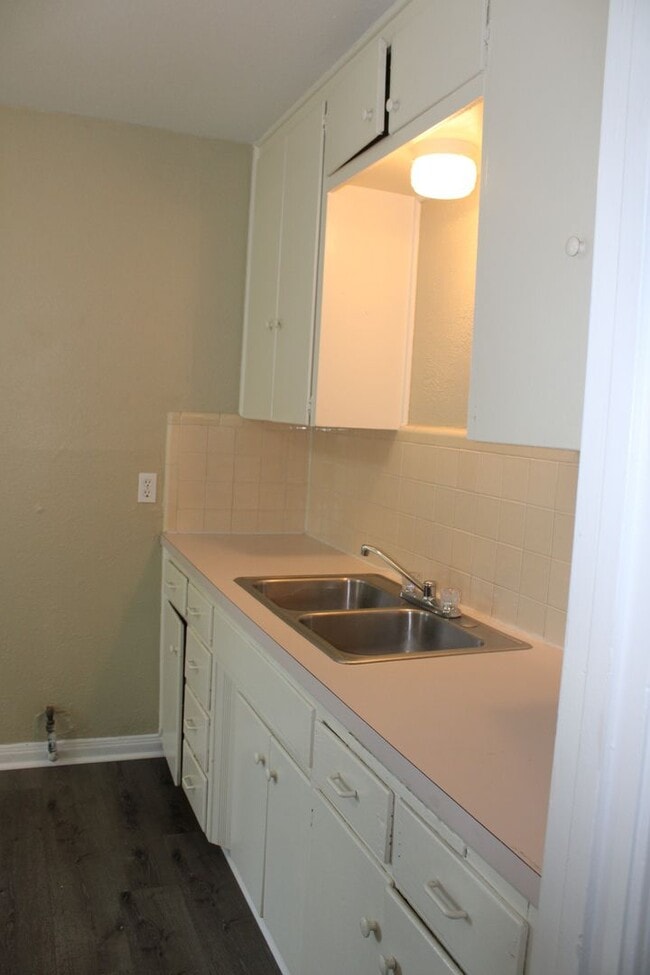 Building Photo - CLOSE TO TINKER! *FIRST FULL MONTH FREE! HOLIDAY SPECIAL!