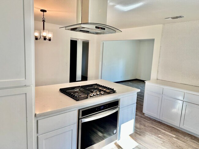 Building Photo - Clovis 3/2 with Large Lot