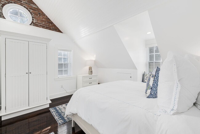 Building Photo - 8 Brenton Rd