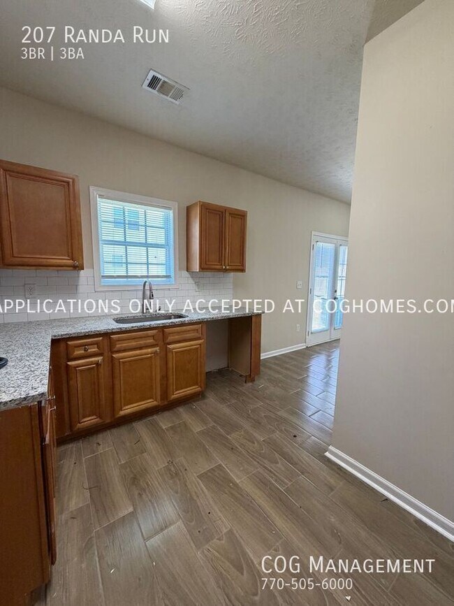 Building Photo - 207 Randa Run