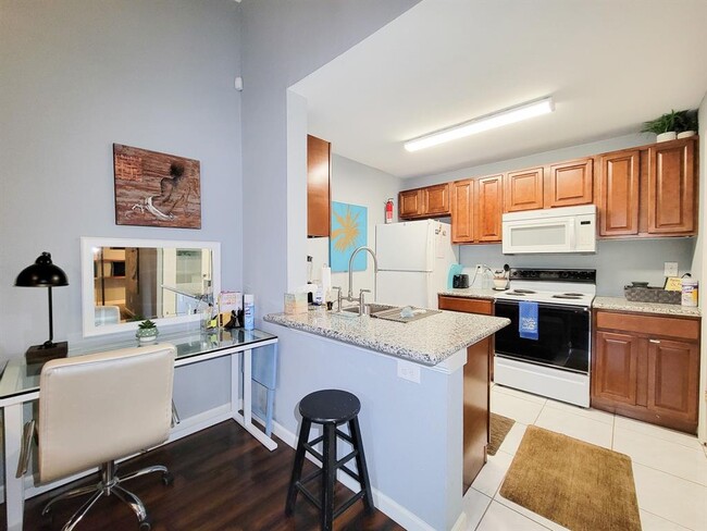 Building Photo - 3900 Woodchase Dr