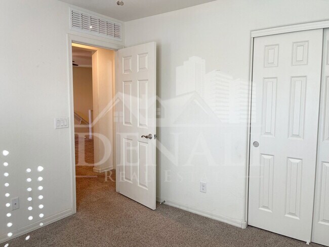 Building Photo - 4737 E Betty Elyse Ln