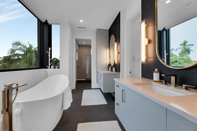 Building Photo - 1730 SE 13th St