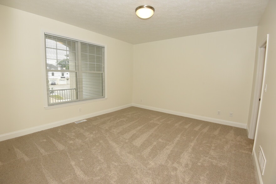 Bed Room - 207 Adams Pointe Blvd