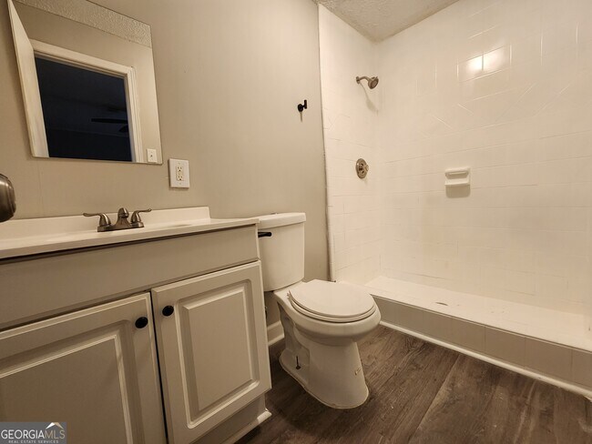 Building Photo - 4120 Fairview Dr