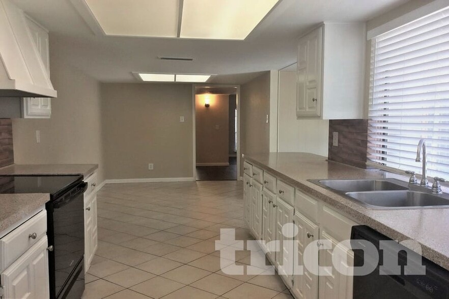 Building Photo - 5105 Ragan Dr