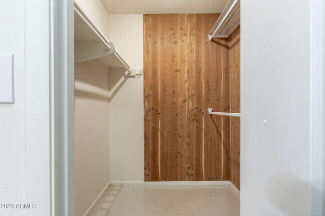 Building Photo - 4662 N 19th Ave