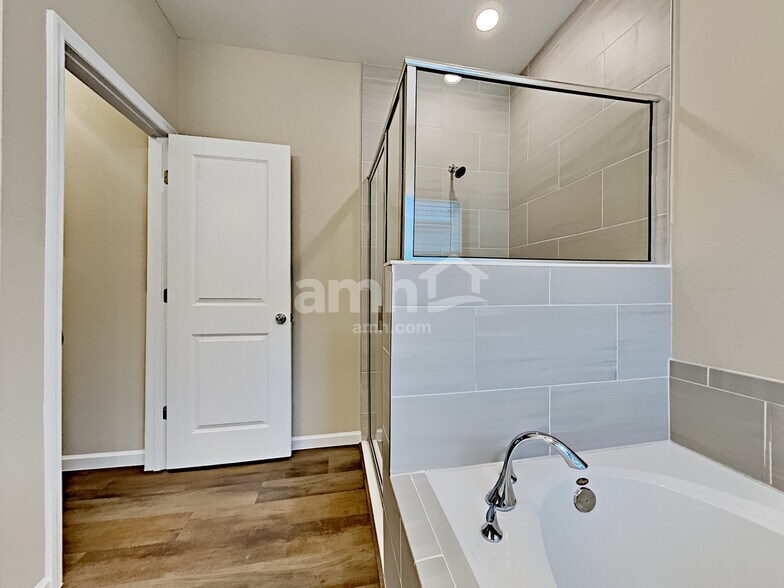 Building Photo - 194 Edge Park Trl